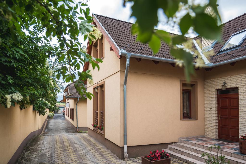 Bed and Breakfast Szenti Vendeghaz Győr Exterior foto